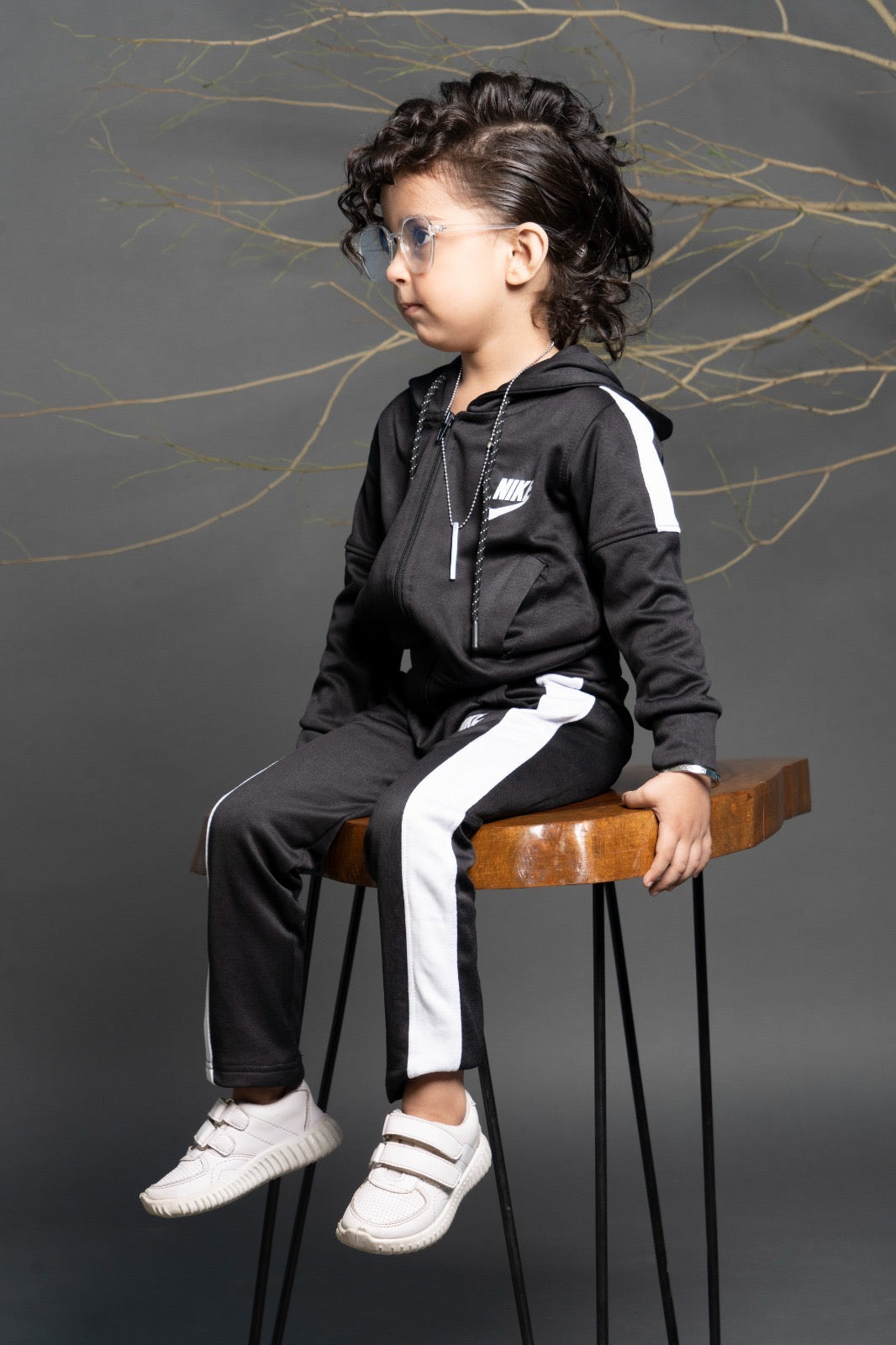 (W) Nik Adi white black